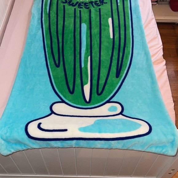 Large 6 ft Girl Scout sleeping blanket - Picture 5 of 5